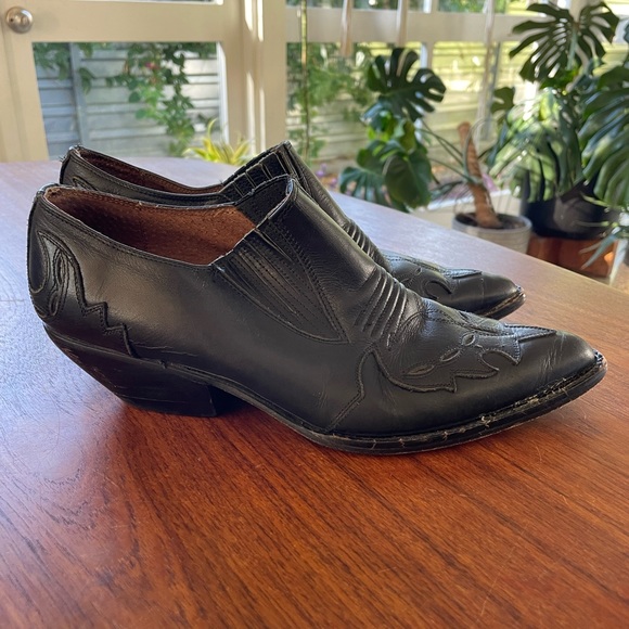 Black Leather Booties by Guess 8.5 - Picture 5 of 9